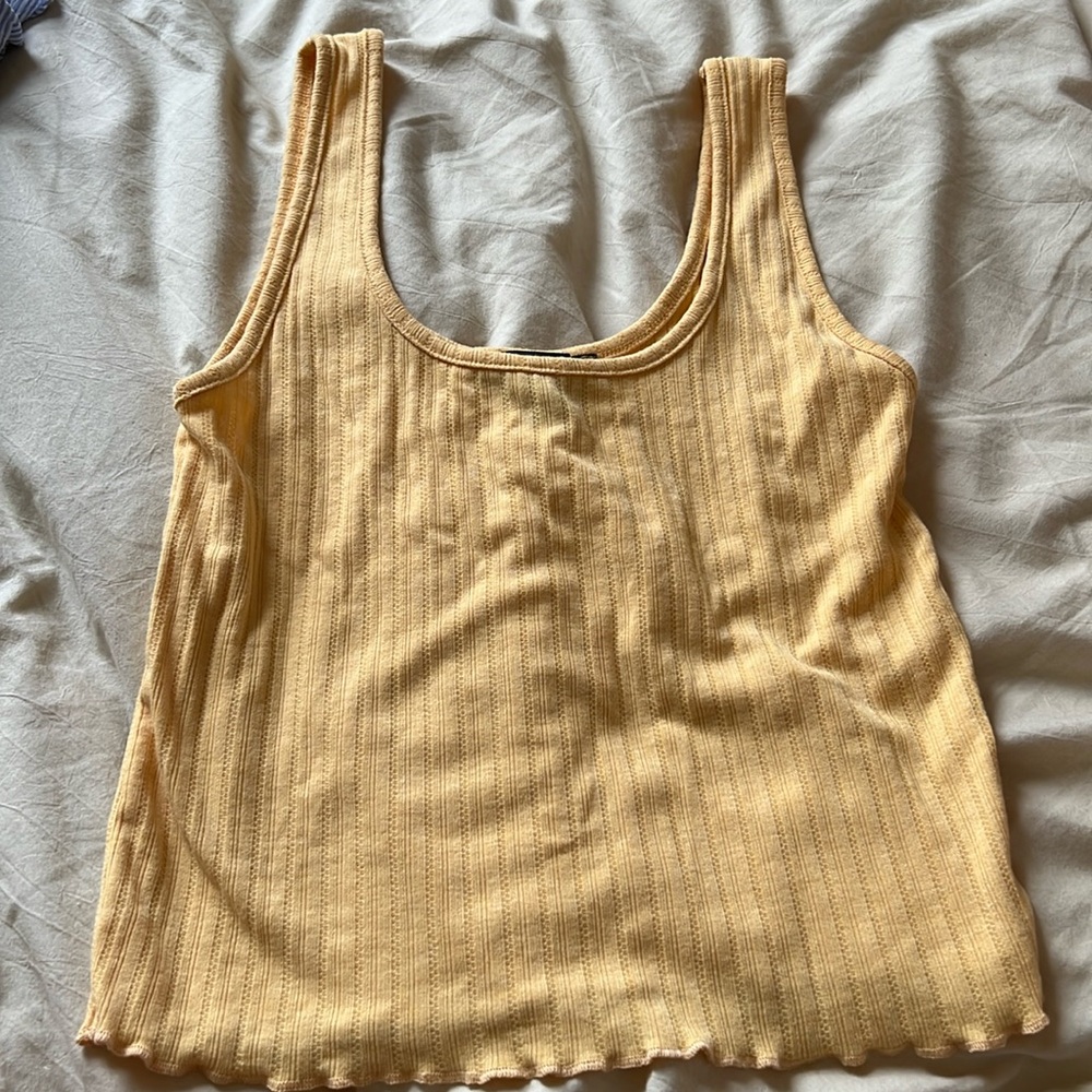 Doesn’t fit me and don’t look good in yellow